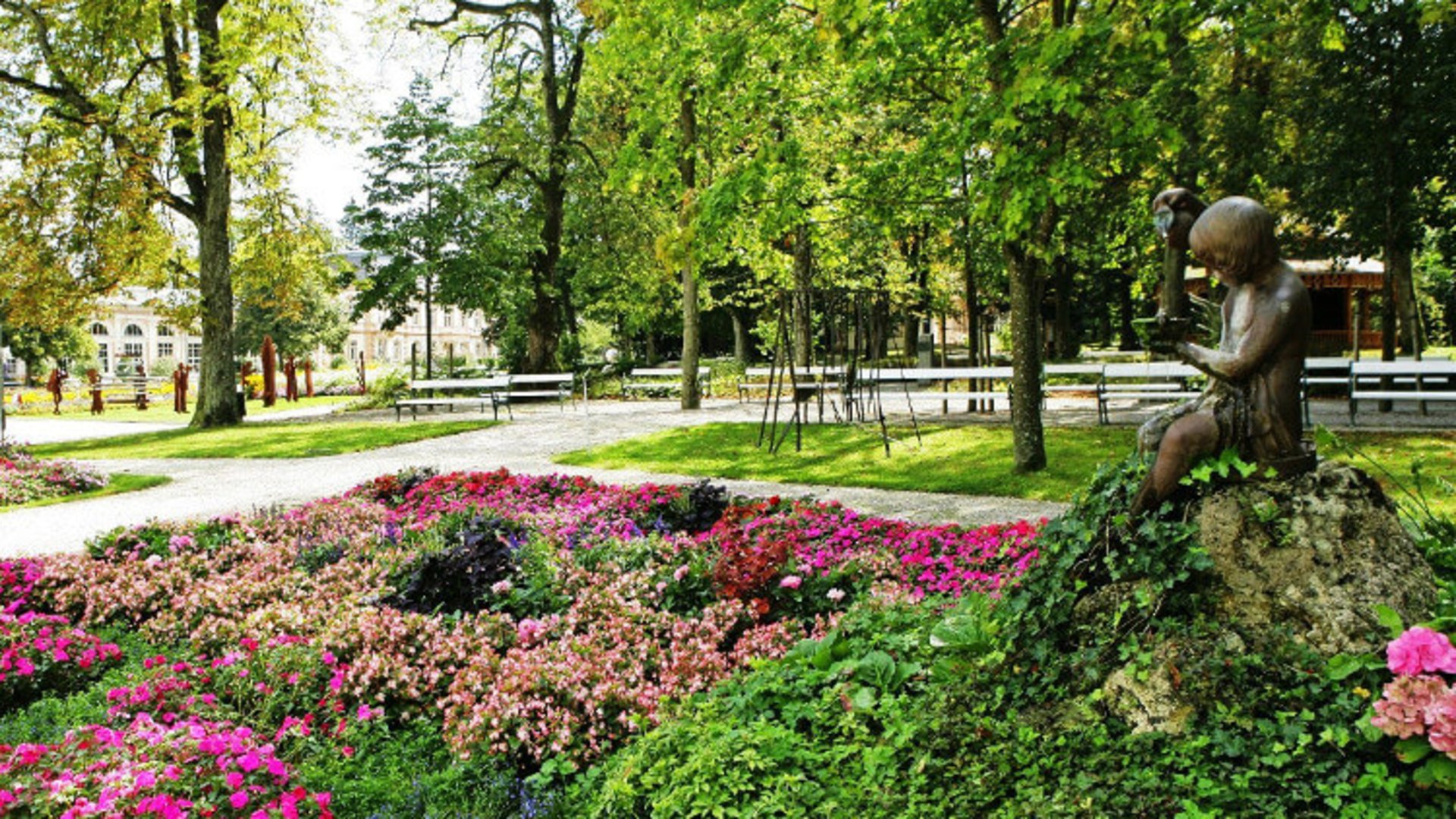 Foto: Tourismusregion Bad Hall-Kremsmünster/Weissenbrunner: Frühling im Bad Haller Kurpark